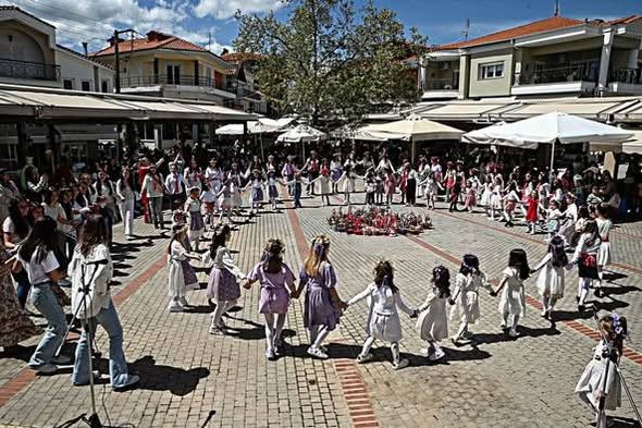 ΑΝΑΒΙΩΣΗ ΤΟΥ ΕΘΙΜΟΥ ΤΩΝ ΛΑΖΑΡΙΝΩΝ ΣΤΗ ΔΕΣΚΑΤΗ